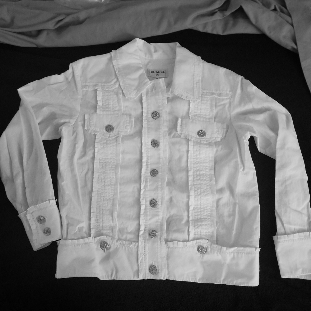 $3900 NWT Chanel 2017 Cuba Cruise White Jacket